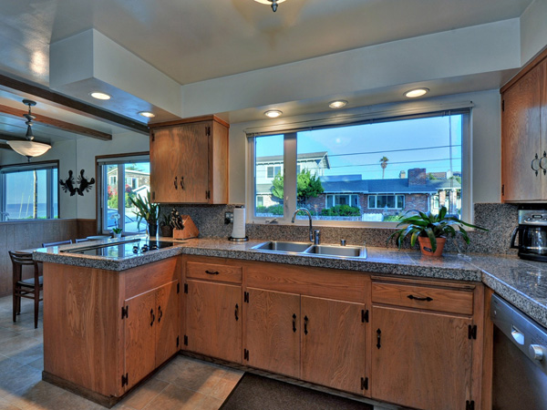 Santa Cruz Vacation Rental - 1600 West Cliff - Kitchen 